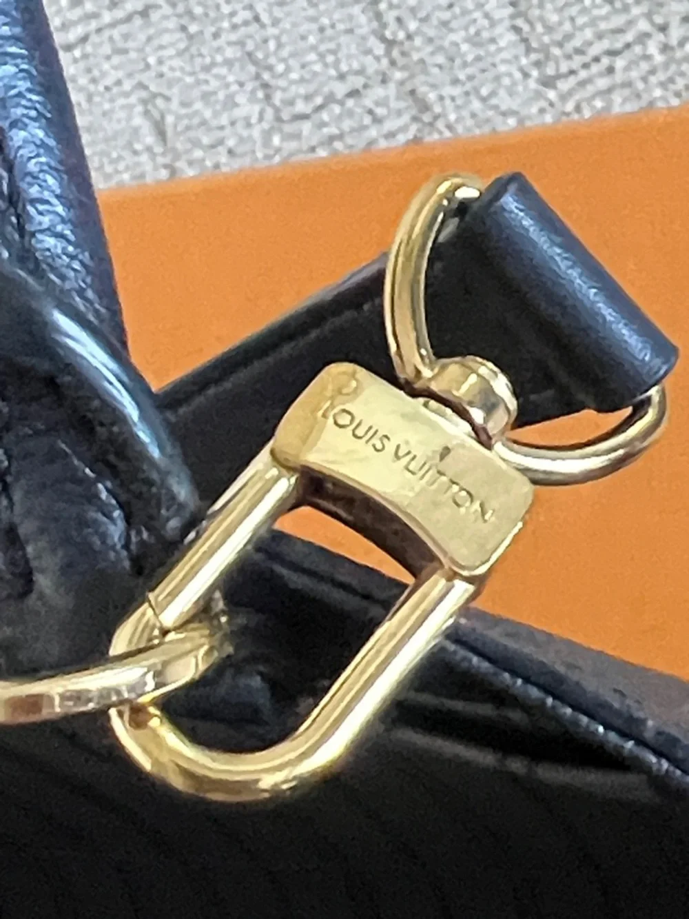 Louis Vuitton Montaige Black MM Empreint Noir Black Tote Bag - Picture 13 of 16